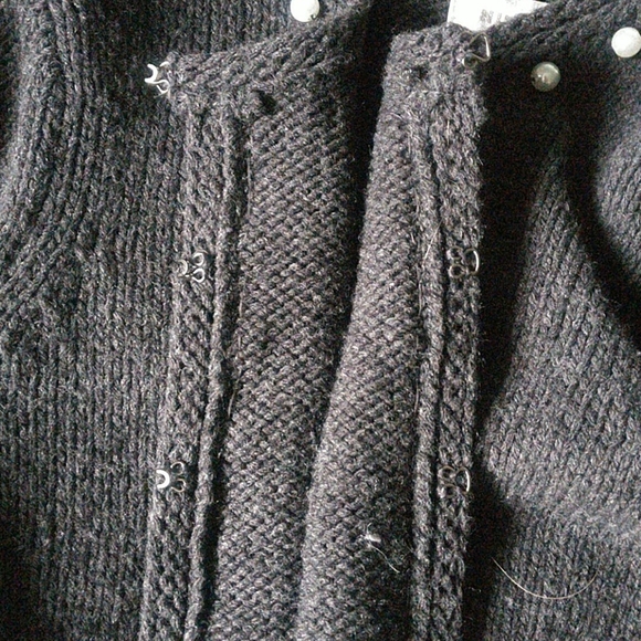 Vintage Nine West Pearl Cardigan - Picture 5 of 5